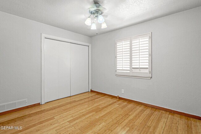 Building Photo - 5109 Memory Dr