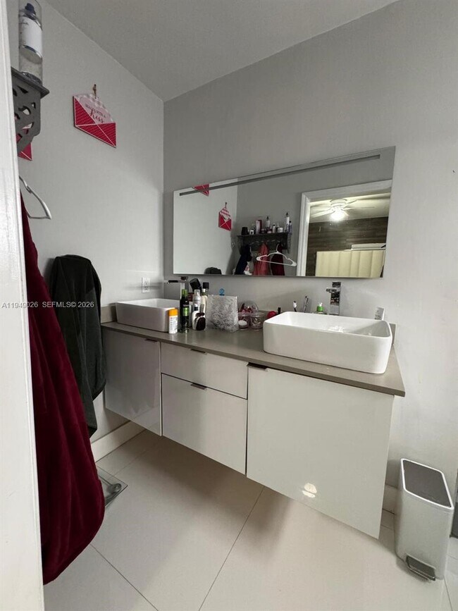 Building Photo - 3551 Palm Ave