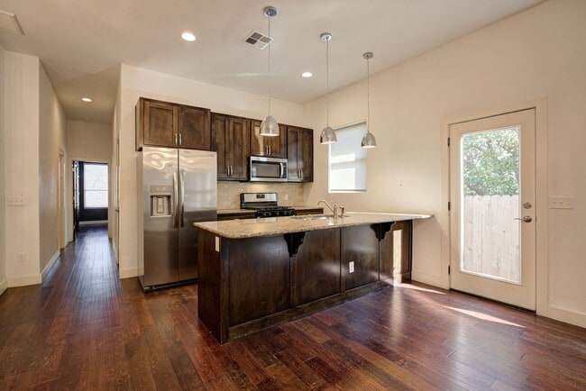 Building Photo - Modern 3-Bedroom Duplex Near OU Health Center and Okana Resort