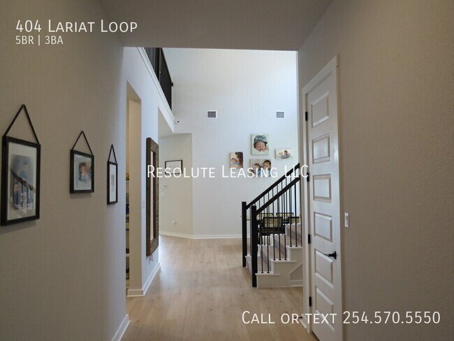 Building Photo - 404 Lariat Lp