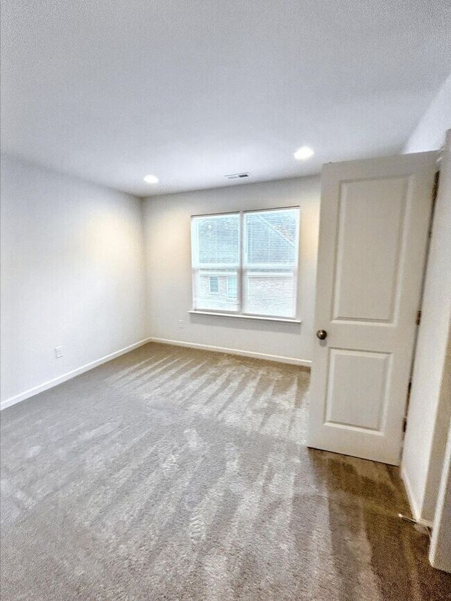 Building Photo - 2026 McDonald Dr