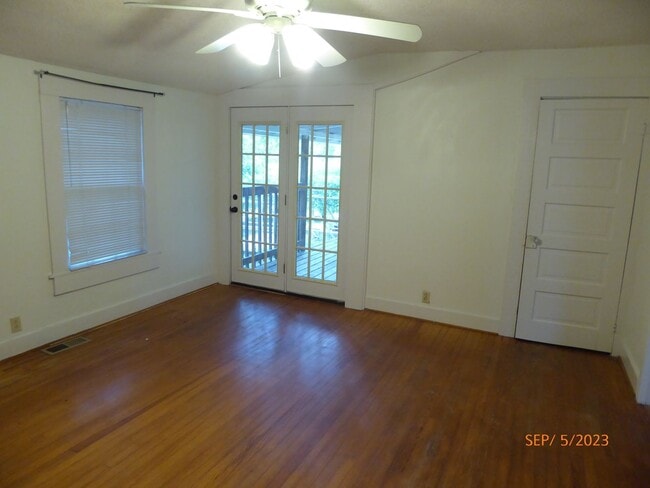 Building Photo - Historic home In The Heart Of Bluff Park