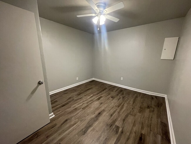 Building Photo - 1534 Harlandale Ave