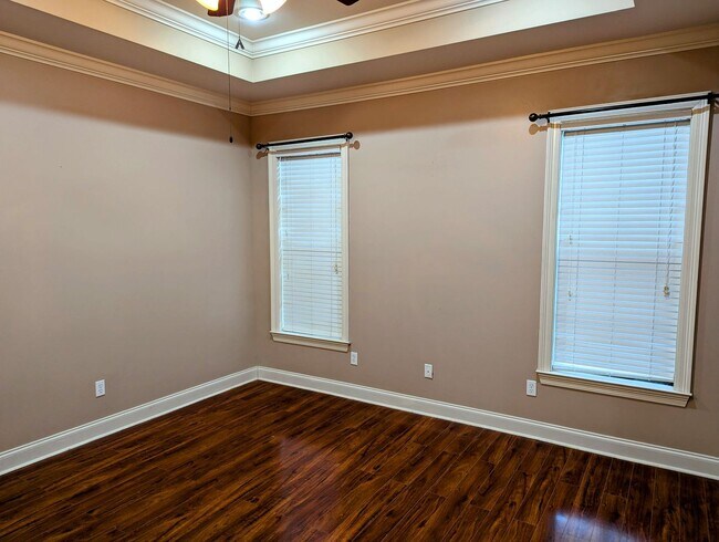 Building Photo - Home for You in Fairground Place!