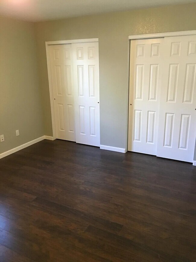 Building Photo - 862 Charter Oak Ct
