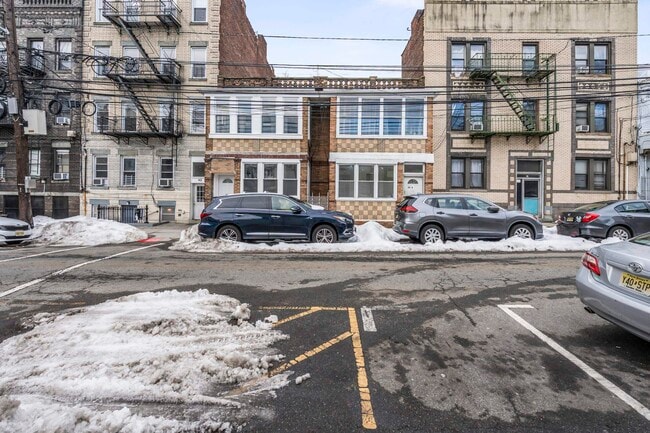 Building Photo - 45 66th St