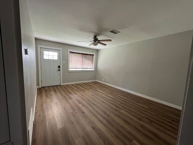 Building Photo - 1328 S Tyler St