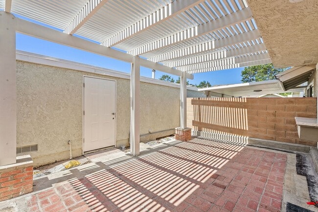 Building Photo - Beautiful Yorba Linda 3 Bedroom 2.5 Bathro...