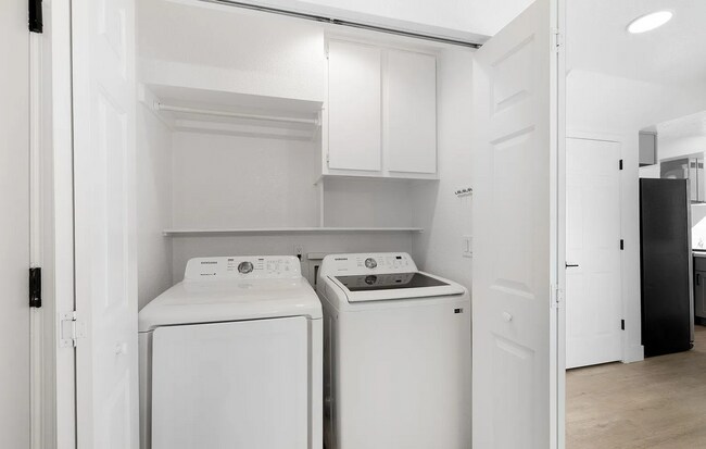 Building Photo - 3 Bed/2.5 Bath House w/ Yard Close to UNR