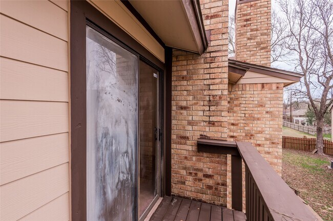 Building Photo - 2521 Crosstimbers Dr