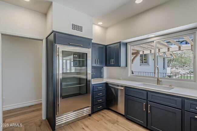 Building Photo - 5654 E Mesquite Ln