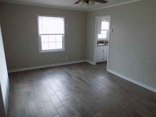 Building Photo - BCR 4208 L Street-4