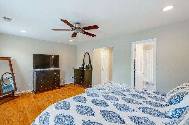 Building Photo - 5624 Kemp Ln