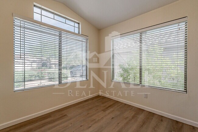 Building Photo - 15728 N 104th St
