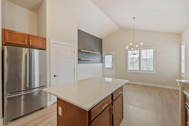 Building Photo - 5839 Yancey Dr