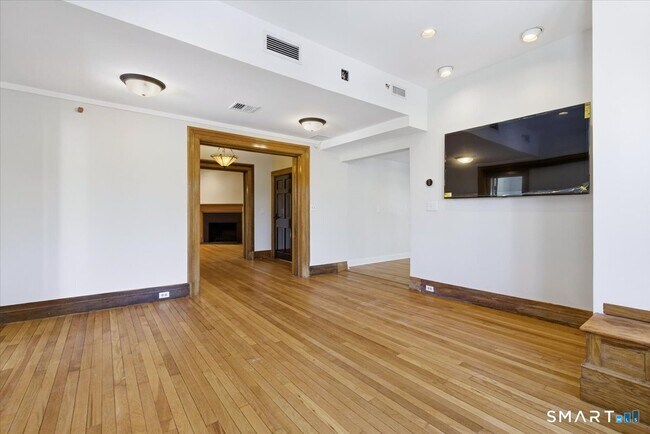 Building Photo - 2750 Whitney Ave