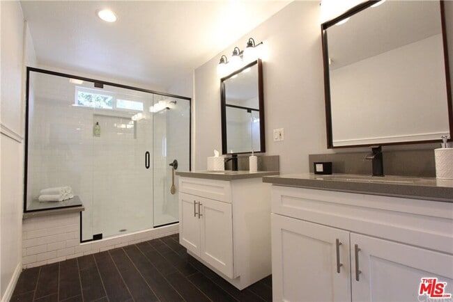 Building Photo - 3807 W 59th Pl