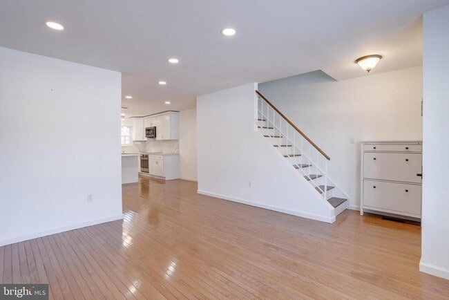 Building Photo - 5809 Waterdale Ct