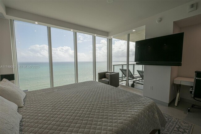 Building Photo - 16699 Collins Ave