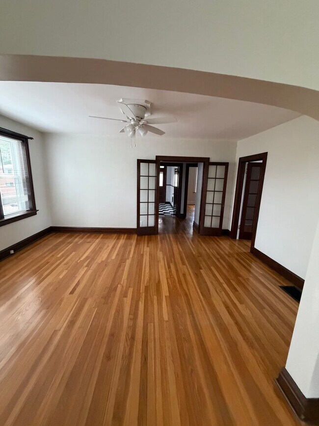 Building Photo - Move in ready