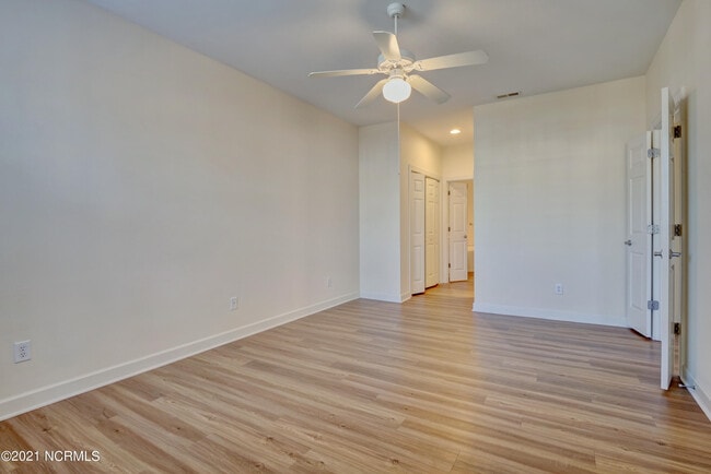 Building Photo - 1302 Suncrest Way