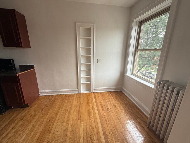 Building Photo - 2111 Grove Ave