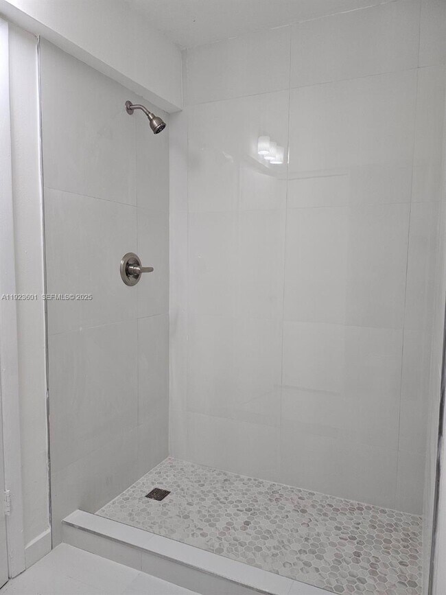 Building Photo - 325 NW 72nd Ave