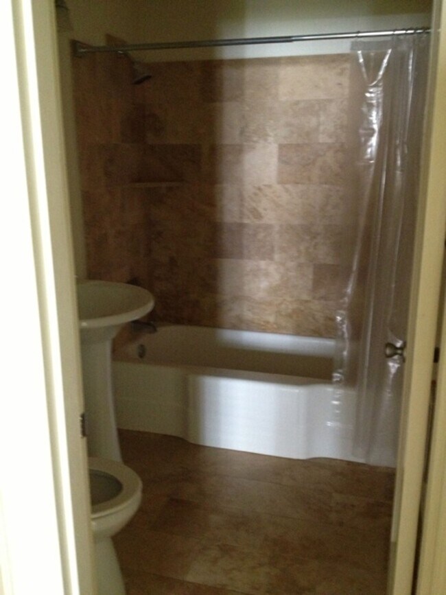 Building Photo - 4-plex Arbor Lodge 700 sf- Hardwoods-Grani...