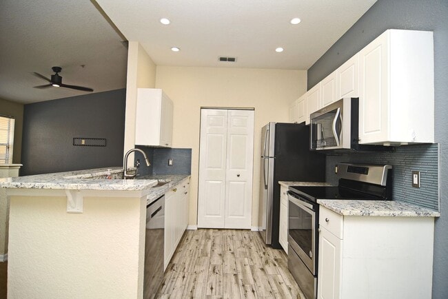 Building Photo - 864 Grand Regency Pointe