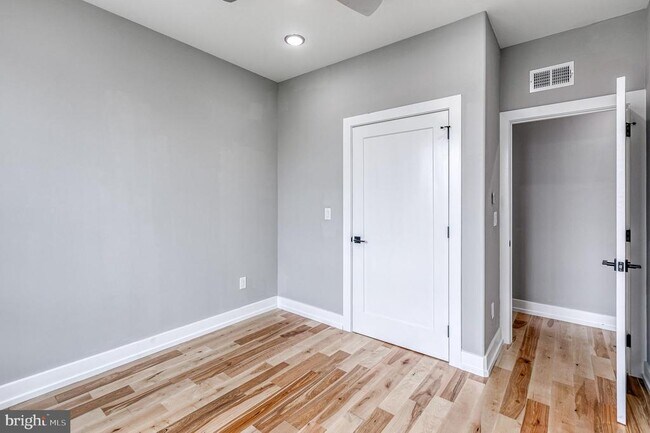 Building Photo - 1917 N Lawrence St