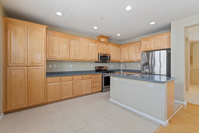 Building Photo - STYLISH, EXCELLENTLY LOCATED HOME CORNER UNIT | EASY ACCESS