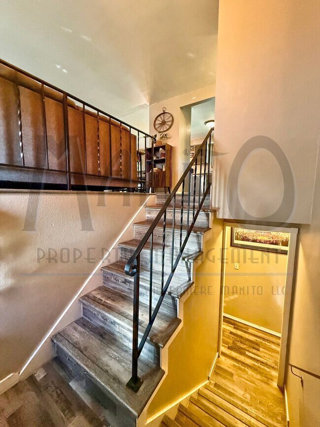 Building Photo - Beautiful South Hill Home