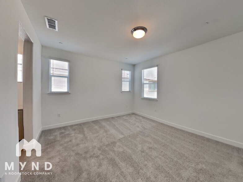 Building Photo - 3567 Damora Ave