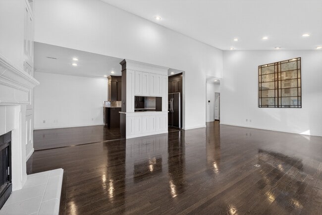 Building Photo - 155 N Hanley Rd