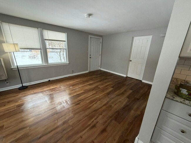 Building Photo - 2396 S Long Lake Rd