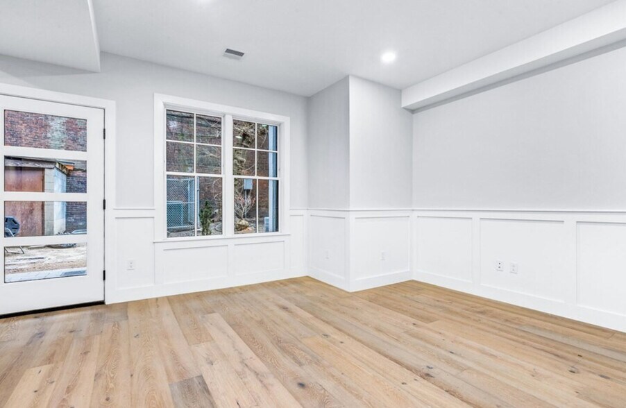 Building Photo - 35 Union Sq