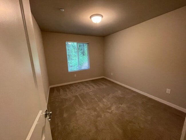 Building Photo - 4bd/3.5ba Lynnwood Townhome