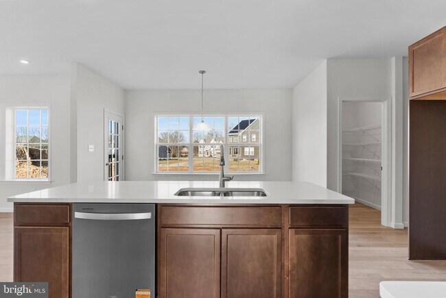 Building Photo - 32 Pamela Dr