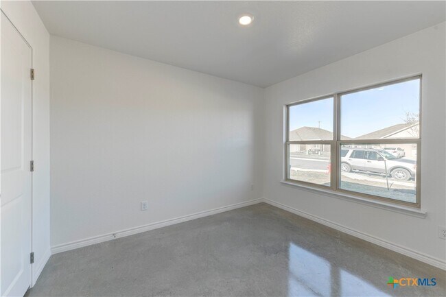 Building Photo - 526 Lost Trl