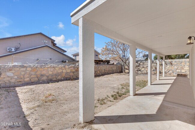 Building Photo - 10400 Valle Koki Dr