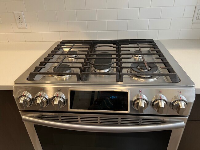 Building Photo - 2600 John F Kennedy Blvd