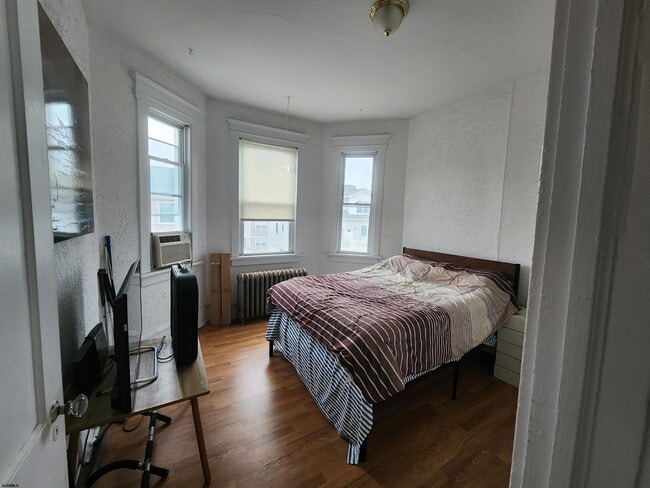 Building Photo - 5005 Ventnor Ave
