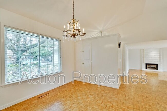 Building Photo - 2685 Yorkton Dr