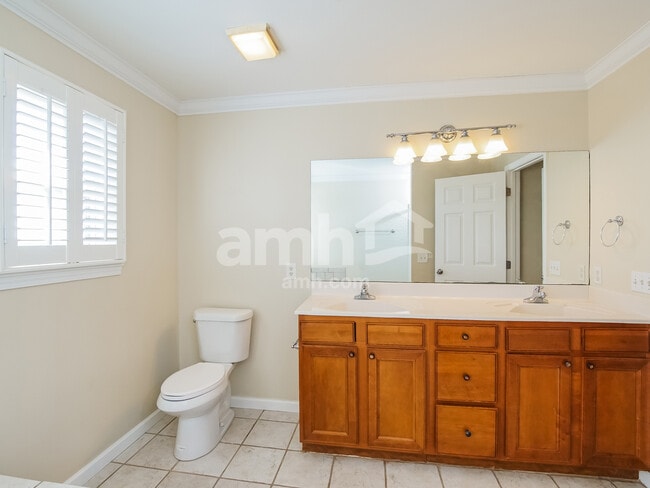 Building Photo - 204 Jessie Ln