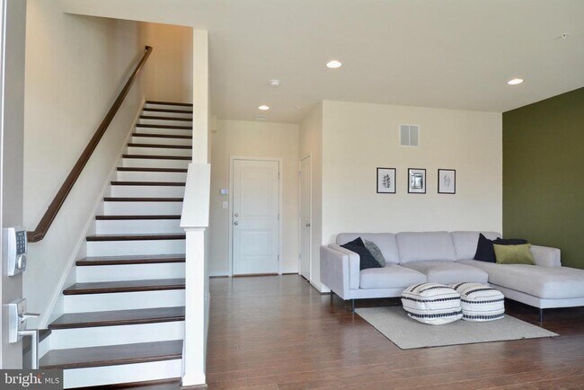 Building Photo - 22305 Broadway Ave