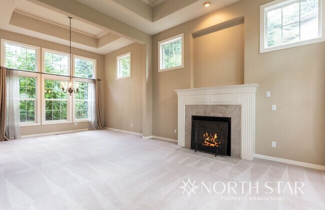Building Photo - Spacious Elegance in Lake Oswego