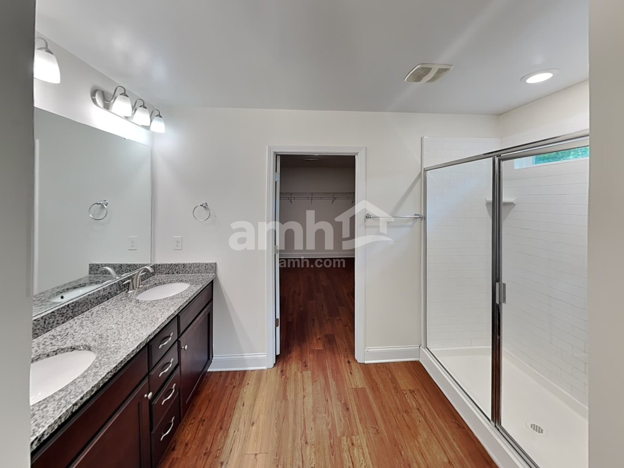 Building Photo - 3021 Greenmont Cir