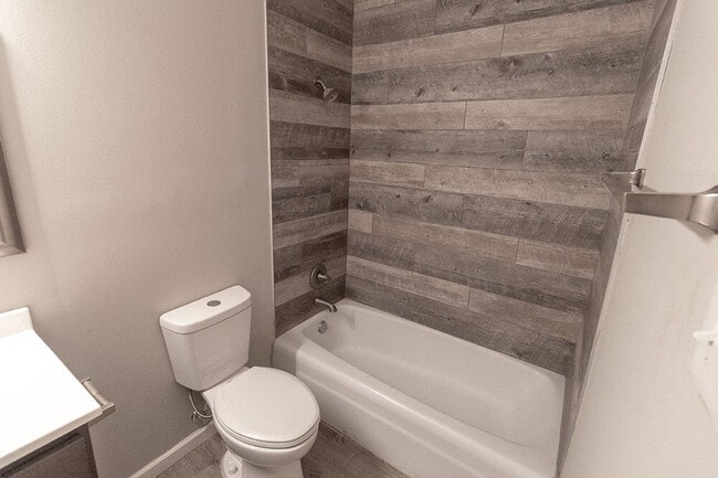 Building Photo - 6108 E St Charles Rd