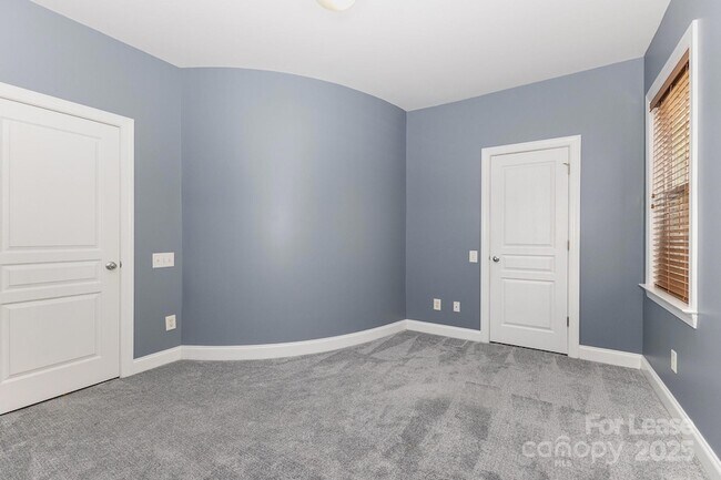 Building Photo - 9429 Ridgeforest Dr