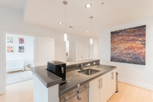 Building Photo - Luxury U St Condo | 2 Bed + Den | 2 Bath | 1,350 Sf | Large Balcony | 1 Garage Parking Space